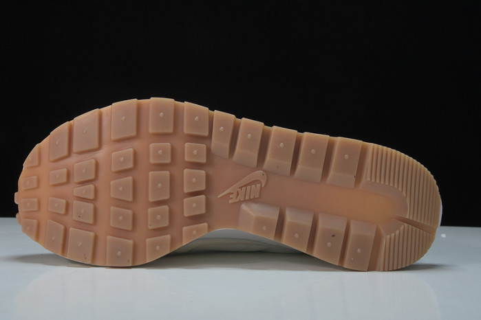 Nike Vaporwaffle Sacai Sail Gum DD1875-100