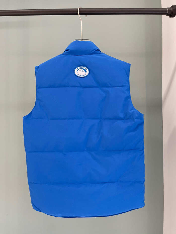 Can*a Go*e down waistcoat