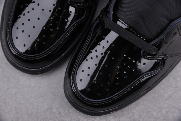 Jordan 1 Retro High Black Metallic Gold (2020) 555088-032