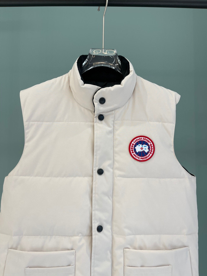 Can*a Go*e down waistcoat