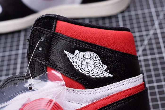 JORDAN 1 RETRO HIGH BLACK GYM RED 555088-061