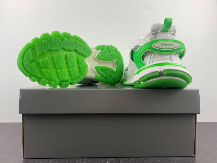 Ba*len*cia*ga track trainer