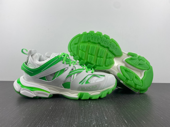 Ba*len*cia*ga track trainer