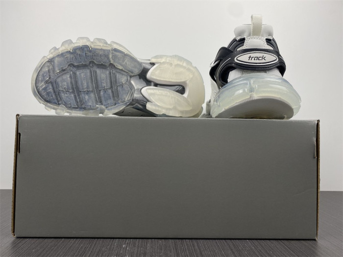 Ba*len*cia*ga track trainer