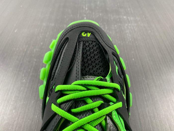 Ba*len*cia*ga track trainer