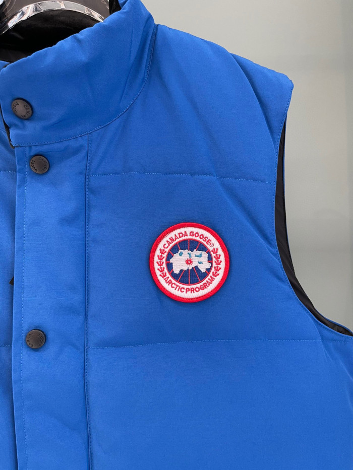 Can*a Go*e down waistcoat