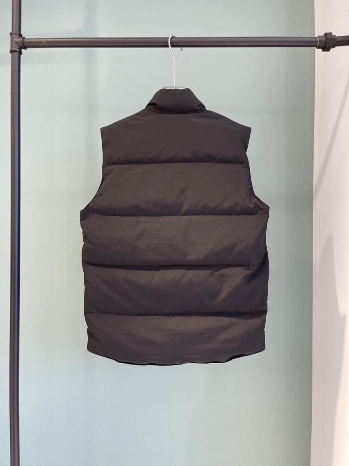 Can*a Go*e down waistcoat