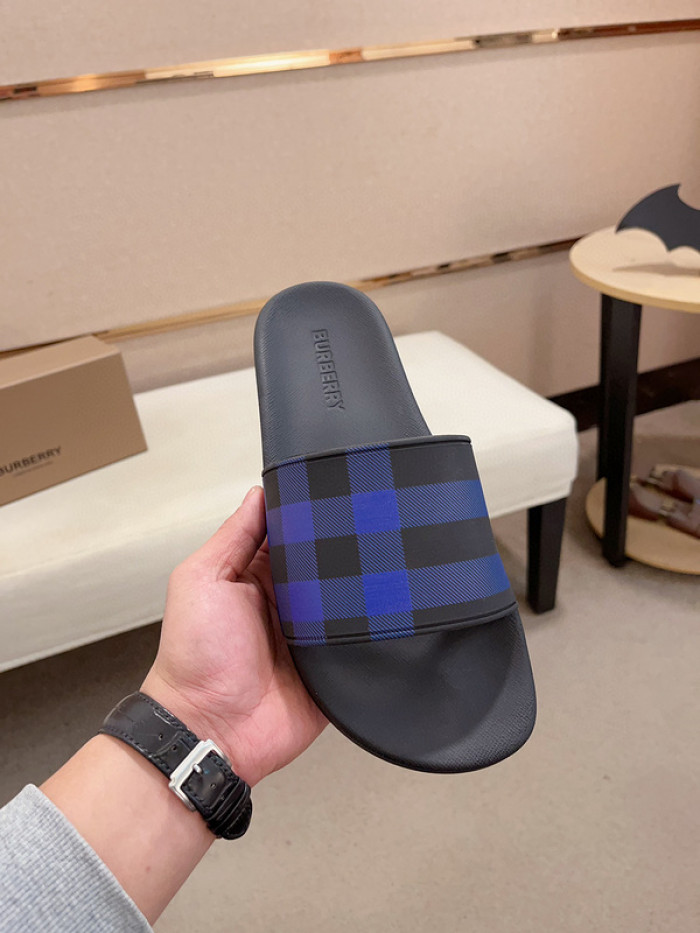 BURBERRY SLIDES