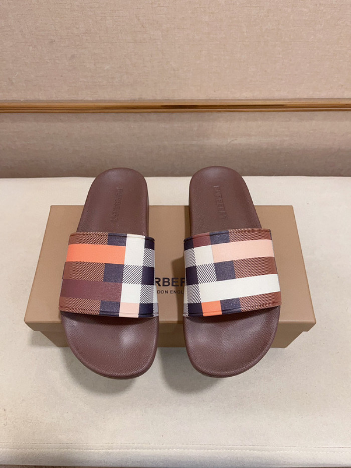 BURBERRY SLIDES