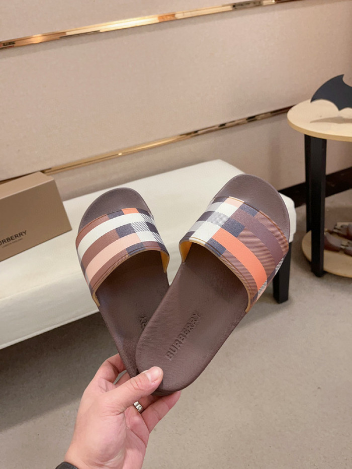 BURBERRY SLIDES