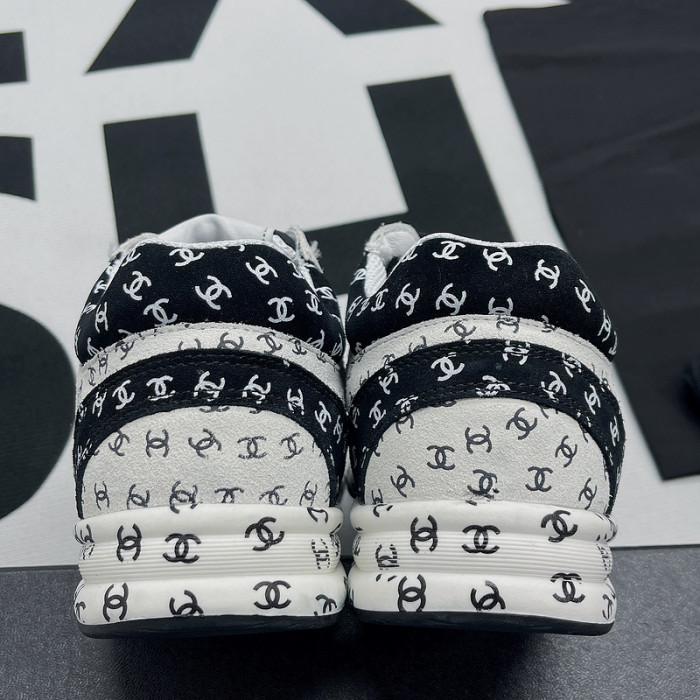 CHANEL sneaker