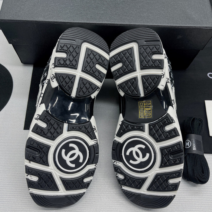 CHANEL sneaker