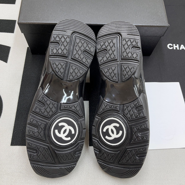 CHANEL sneaker